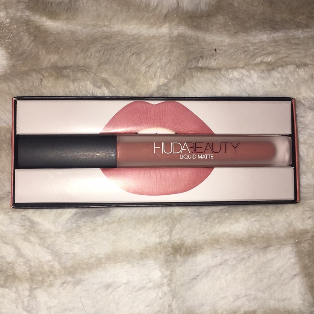 HUDA BEAUTY Liquid Matte in Bombshell